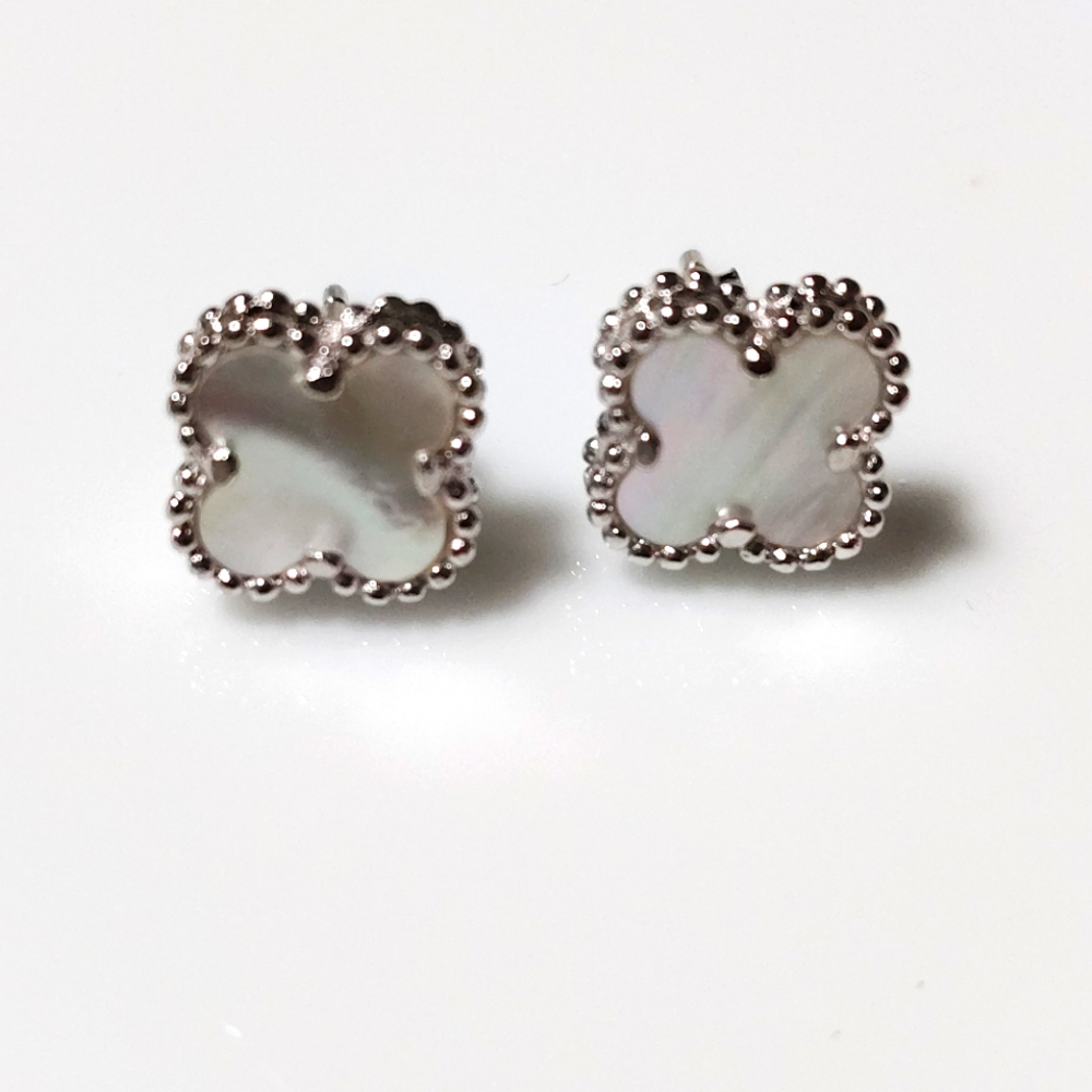 Mother of Pearl Clover earrings